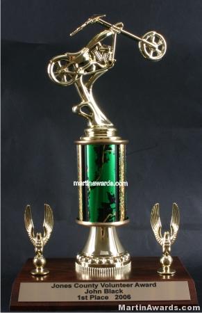 Green Single Column Chopper Motorcycle With 2 Eagles Trophy 1