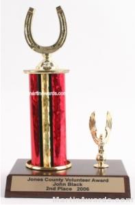 Red Single Column Horseshoe With 1 Eagle Trophy 1