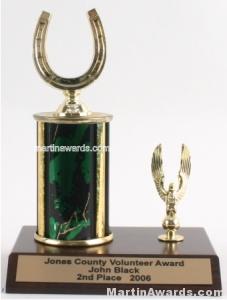 Green Single Column Horseshoe With 1 Eagle Trophy 1